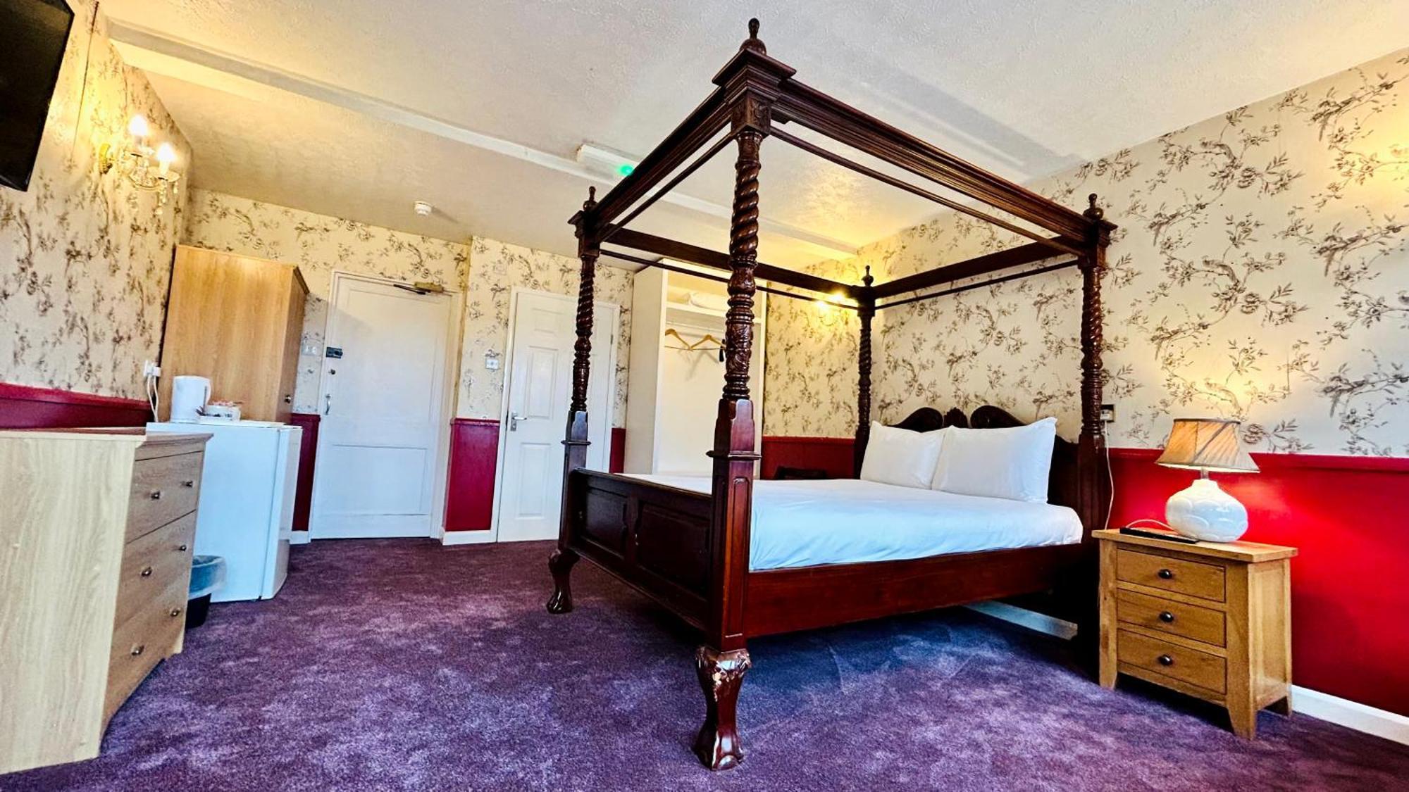 The Columbia Hotel Веллингборо Экстерьер фото