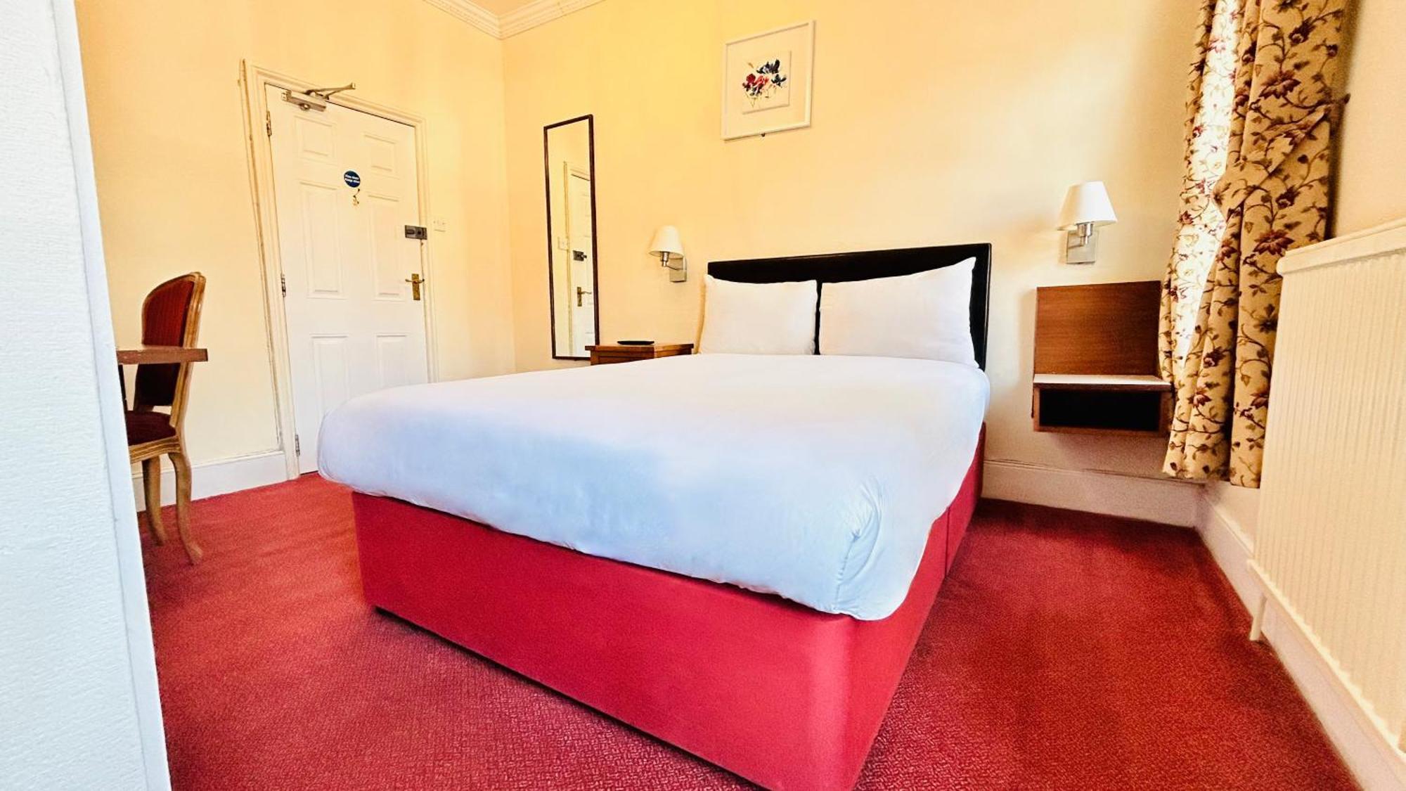 The Columbia Hotel Веллингборо Экстерьер фото