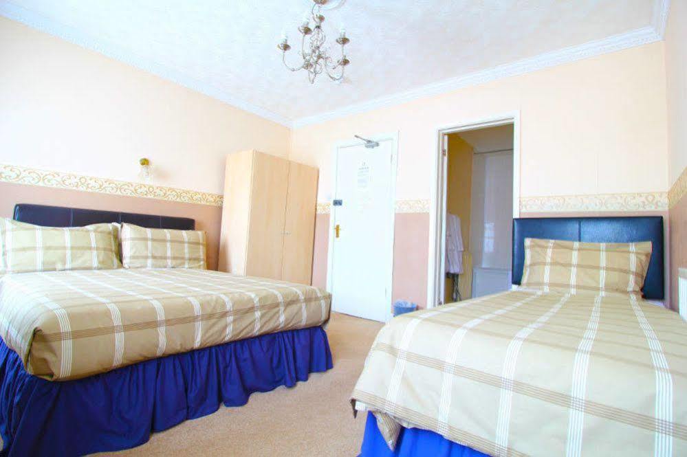 The Columbia Hotel Веллингборо Экстерьер фото