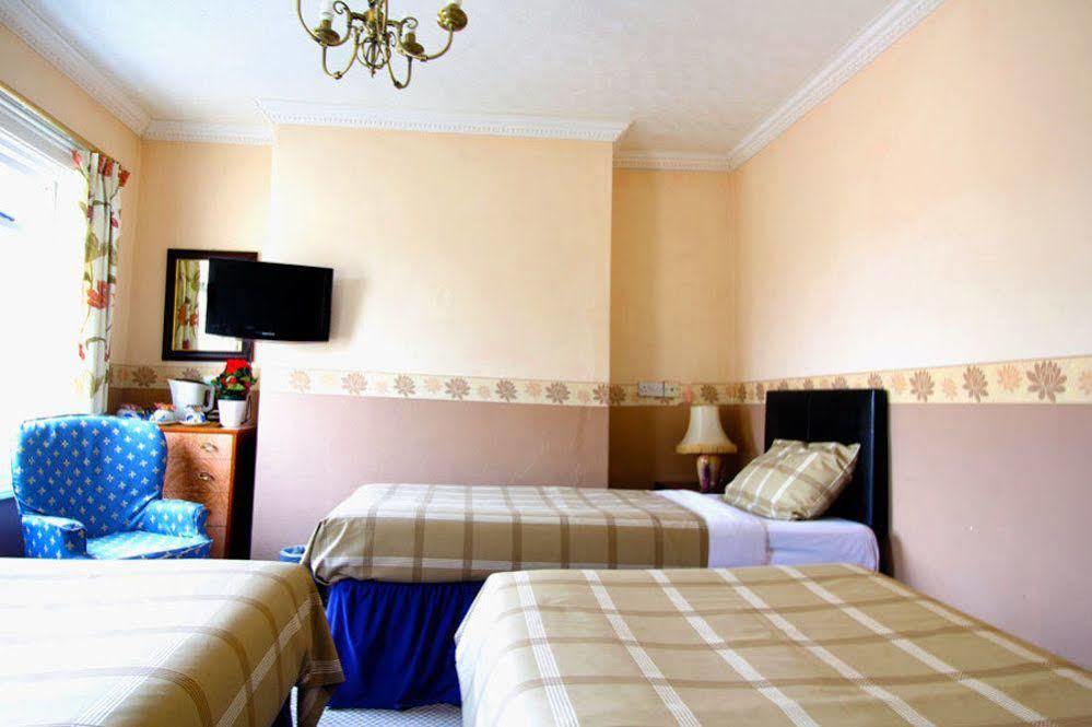 The Columbia Hotel Веллингборо Экстерьер фото