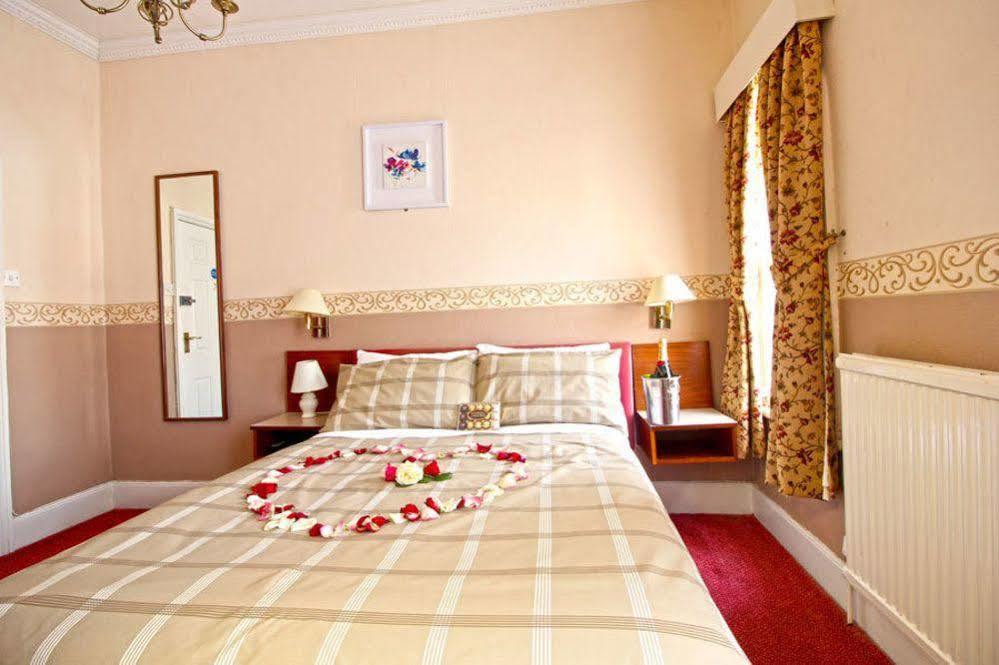 The Columbia Hotel Веллингборо Экстерьер фото