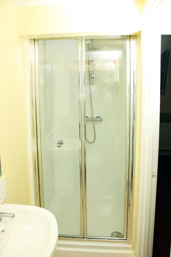 The Columbia Hotel Веллингборо Экстерьер фото